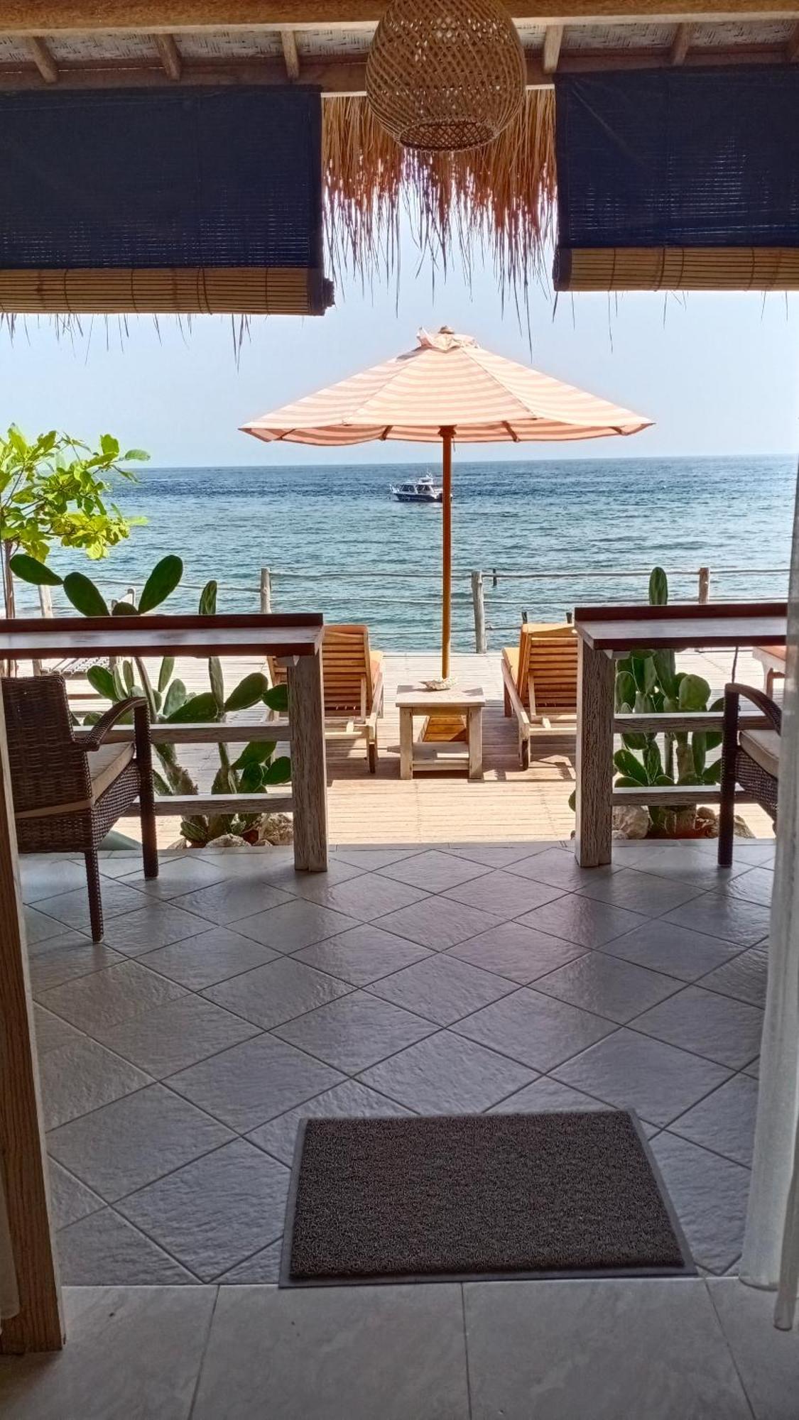 Vns Beachfront Guesthouse Toyapakeh Екстер'єр фото